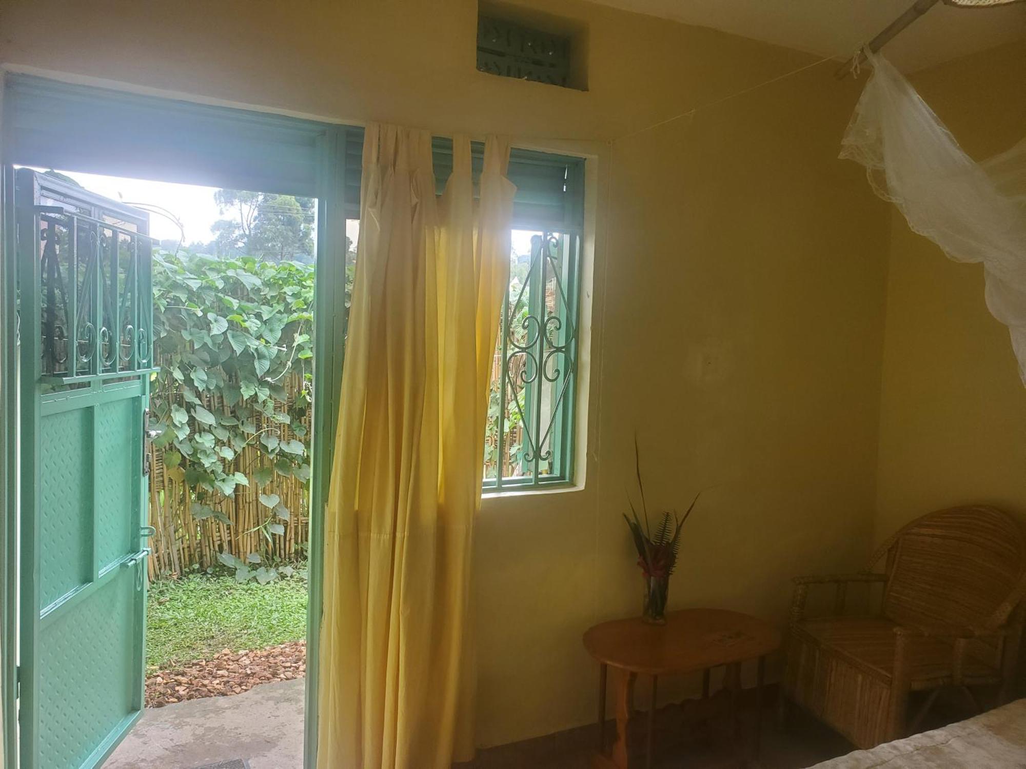 Gaia Eco Hub Bnb Bed and Breakfast Fort Portal Eksteriør billede